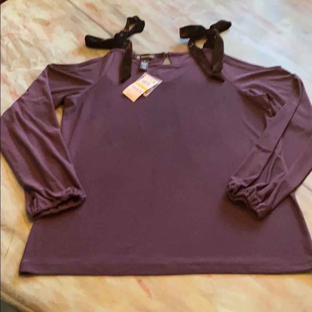 Cold shoulder tie shirt